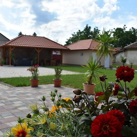 Farmerland Abadszalok Exterior foto