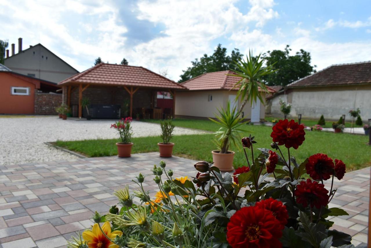 Farmerland Abadszalok Exterior foto